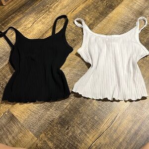 🖤🤍Cute 2 set spaghetti strap mild crop tops🤍🖤